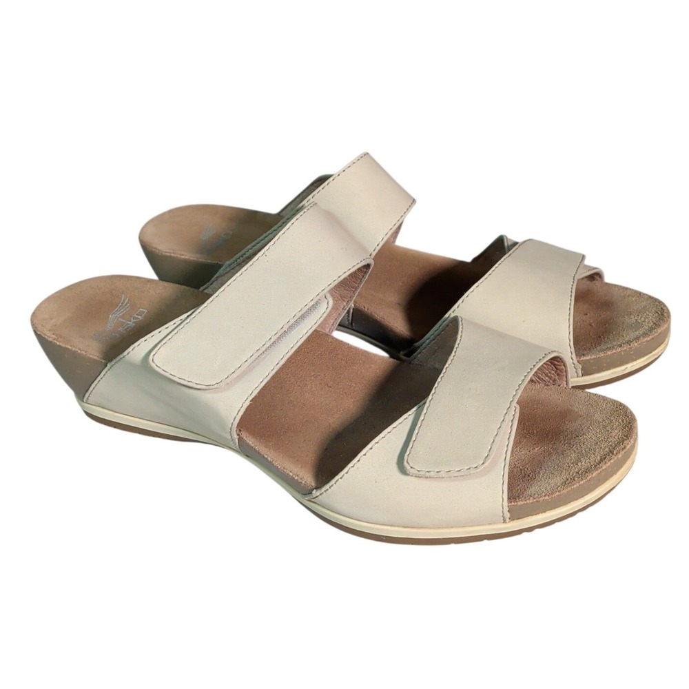 Dansko Vienna Wedge Sandals Womens Size US 8.5-9 EU 39 Beige Leather Bohemian